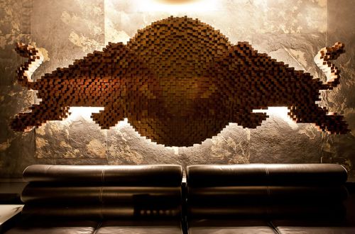 Holz-Kunstwerk mit Hintergrundbeleuchtung